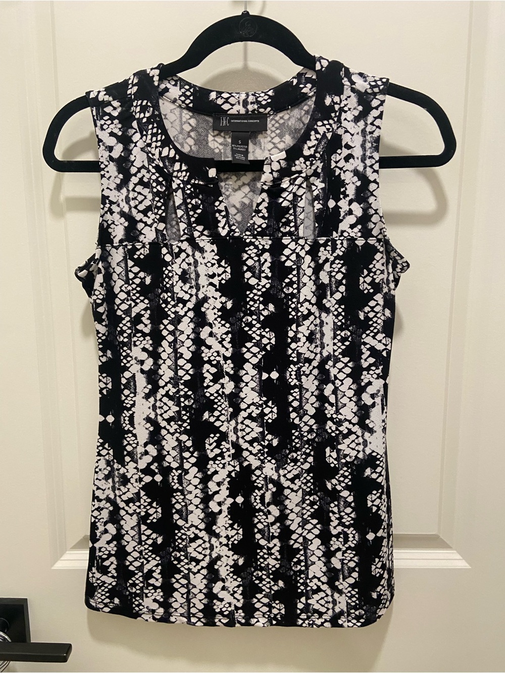 INC Black  & White Sleeveless Printed Tank Top